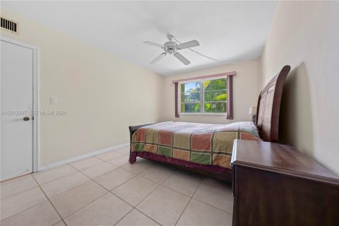 Condo in Miami, Florida, 2 bedrooms № 2153681 - photo 8