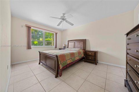 Condo in Miami, Florida, 2 bedrooms № 2153681 - photo 7