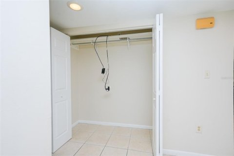 Condo in Valrico, Florida, 3 bedrooms  № 2220420 - photo 9