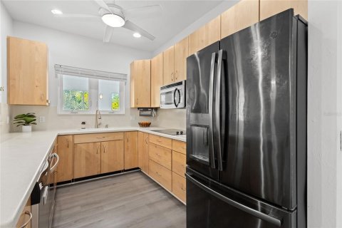 House in Sarasota, Florida 3 bedrooms, 159.05 sq.m. № 1578247 - photo 12