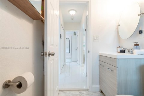 Casa en alquiler en Miami, Florida, 3 dormitorios, 119.57 m2 № 1938092 - foto 26