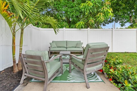 Casa en alquiler en Miami, Florida, 3 dormitorios, 119.57 m2 № 1938092 - foto 29