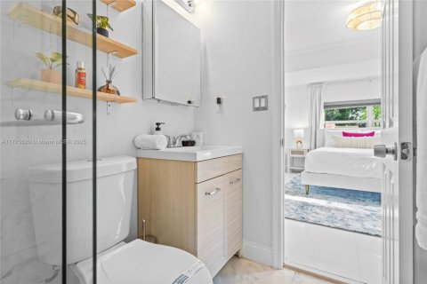 House in Miami, Florida 3 bedrooms, 119.57 sq.m. № 1938092 - photo 16