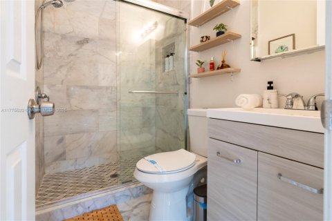 Casa en alquiler en Miami, Florida, 3 dormitorios, 119.57 m2 № 1938092 - foto 15