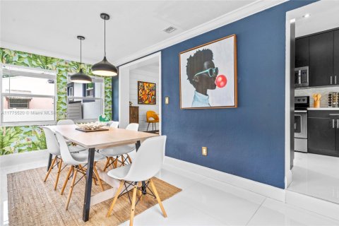 Casa en alquiler en Miami, Florida, 3 dormitorios, 119.57 m2 № 1938092 - foto 3