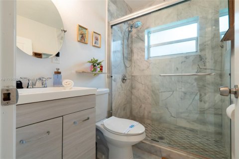 House in Miami, Florida 3 bedrooms, 119.57 sq.m. № 1938092 - photo 25