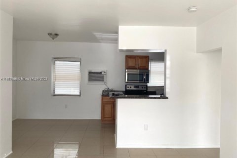 Condo in Miami Beach, Florida, 1 bedroom  № 1970713 - photo 9