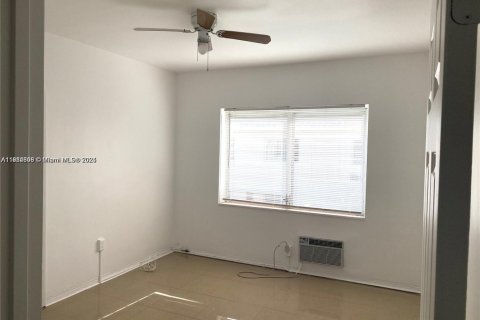 Condo in Miami Beach, Florida, 1 bedroom  № 1970713 - photo 10