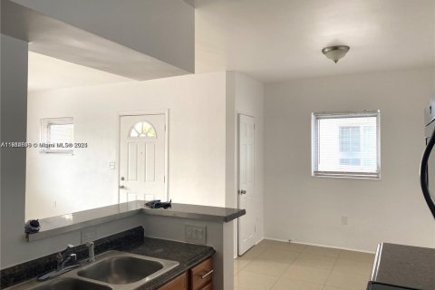 Condo in Miami Beach, Florida, 1 bedroom  № 1970713 - photo 7