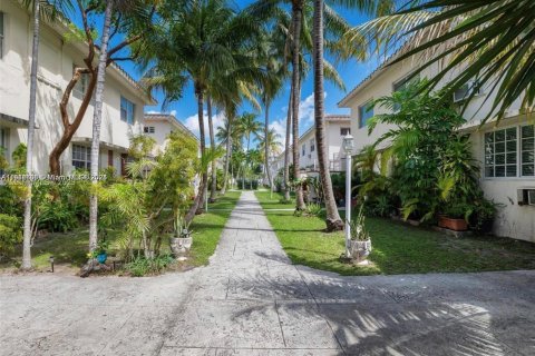 Condo in Miami Beach, Florida, 1 bedroom  № 1970713 - photo 2