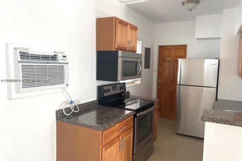 Condo in Miami Beach, Florida, 1 bedroom  № 1970713 - photo 8