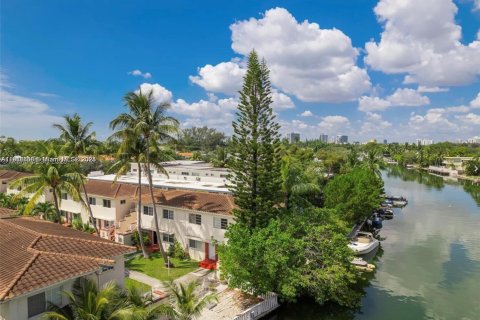 Condo in Miami Beach, Florida, 1 bedroom  № 1970713 - photo 5