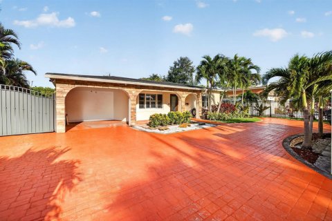 Casa en venta en Fort Lauderdale, Florida, 3 dormitorios, 195.75 m2 № 2175963 - foto 6