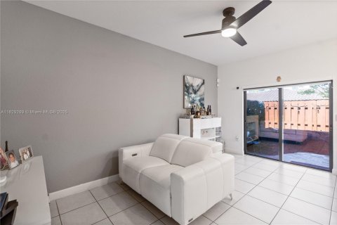 Adosado en venta en Miami, Florida, 3 dormitorios, 154.4 m2 № 1804340 - foto 18