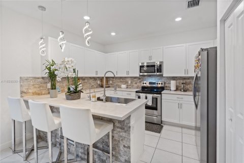 Adosado en venta en Miami, Florida, 3 dormitorios, 154.4 m2 № 1804340 - foto 20