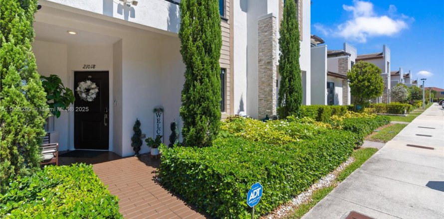 Touwnhouse à Miami, Floride 3 chambres, 154.4 m2 № 1804340