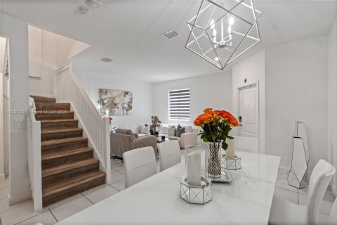 Adosado en venta en Miami, Florida, 3 dormitorios, 154.4 m2 № 1804340 - foto 13
