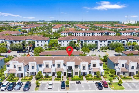 Adosado en venta en Miami, Florida, 3 dormitorios, 154.4 m2 № 1804340 - foto 4