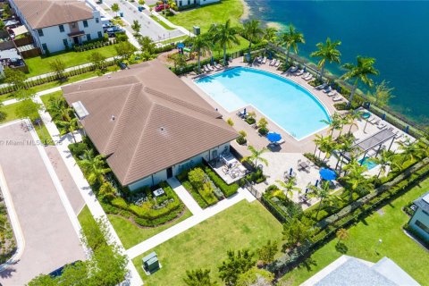 Adosado en venta en Miami, Florida, 3 dormitorios, 154.4 m2 № 1804340 - foto 3