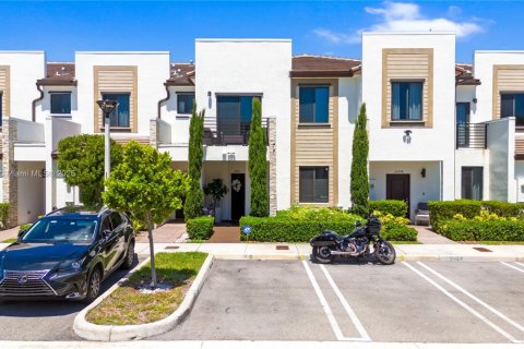 Adosado en venta en Miami, Florida, 3 dormitorios, 154.4 m2 № 1804340 - foto 5