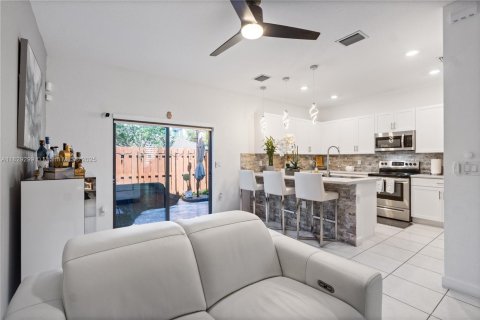 Adosado en venta en Miami, Florida, 3 dormitorios, 154.4 m2 № 1804340 - foto 19