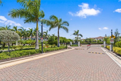 Adosado en venta en Miami, Florida, 3 dormitorios, 154.4 m2 № 1804340 - foto 2