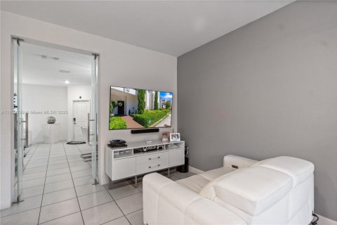 Adosado en venta en Miami, Florida, 3 dormitorios, 154.4 m2 № 1804340 - foto 26