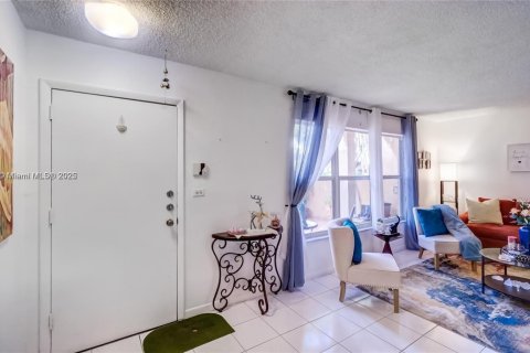 House in Miami, Florida 3 bedrooms, 152.45 sq.m. № 1956961 - photo 3