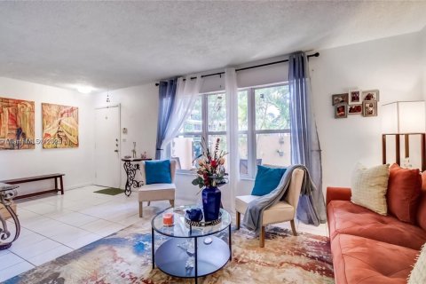 House in Miami, Florida 3 bedrooms, 152.45 sq.m. № 1956961 - photo 4