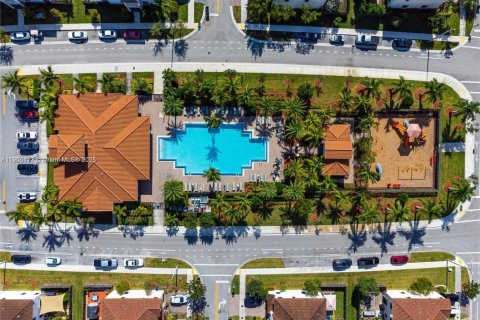 House in Miami, Florida 3 bedrooms, 152.45 sq.m. № 1956961 - photo 5