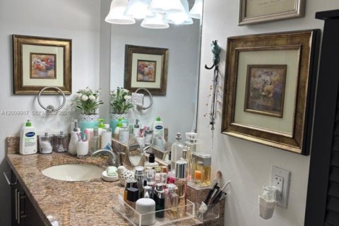 Condominio en venta en Doral, Florida, 1 dormitorio, 75.25 m2 № 2091112 - foto 13