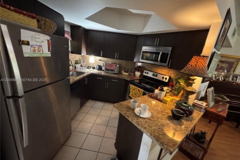 Condominio en venta en Doral, Florida, 1 dormitorio, 75.25 m2 № 2091112 - foto 4