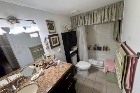 Condominio en venta en Doral, Florida, 1 dormitorio, 75.25 m2 № 2091112 - foto 10