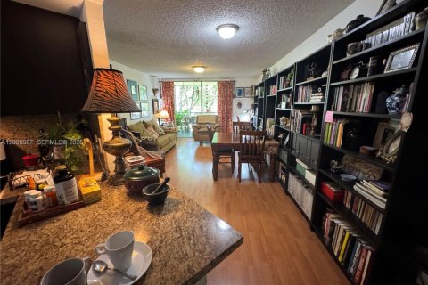 Condominio en venta en Doral, Florida, 1 dormitorio, 75.25 m2 № 2091112 - foto 24