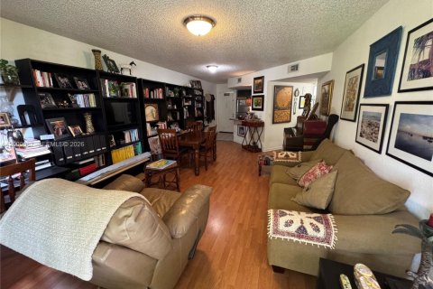 Condominio en venta en Doral, Florida, 1 dormitorio, 75.25 m2 № 2091112 - foto 23