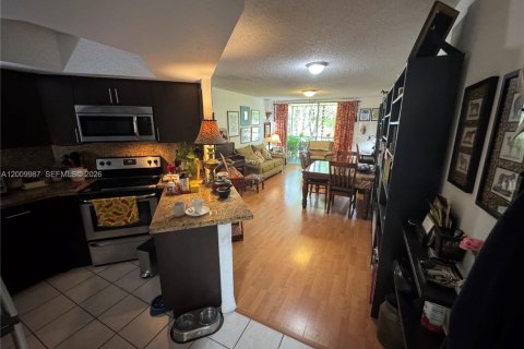 Condominio en venta en Doral, Florida, 1 dormitorio, 75.25 m2 № 2091112 - foto 25