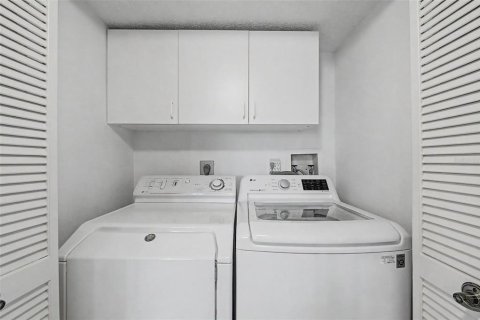 Condo in Oldsmar, Florida, 2 bedrooms № 2371227 - photo 14