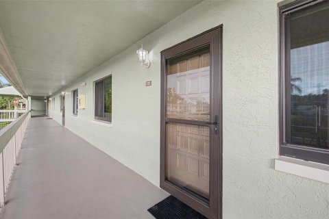 Condo in Oldsmar, Florida, 2 bedrooms № 2371227 - photo 2
