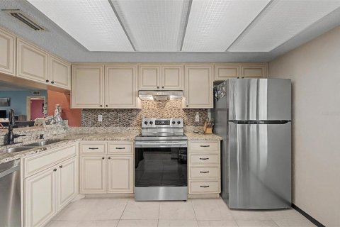 Condo in Oldsmar, Florida, 2 bedrooms № 2371227 - photo 3