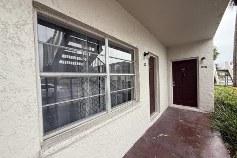 Condominio en alquiler en Tampa, Florida, 1 dormitorio, 70.61 m2 № 1809985 - foto 2