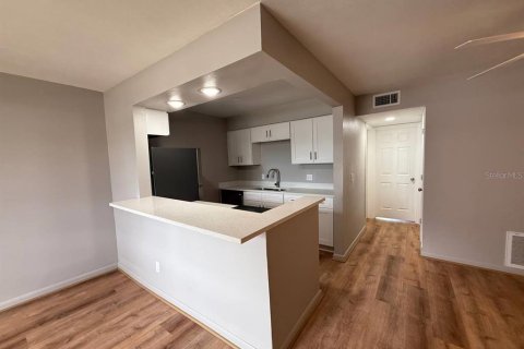 Condominio en alquiler en Tampa, Florida, 1 dormitorio, 70.61 m2 № 1809985 - foto 9