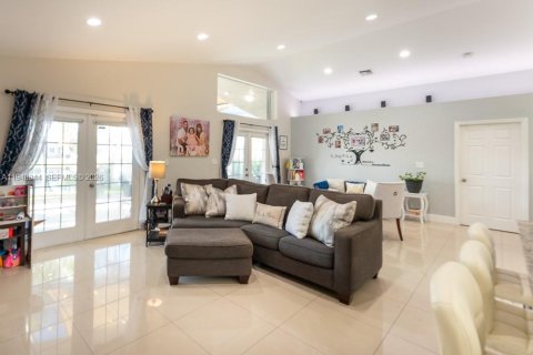 Villa ou maison à vendre à Miramar, Floride: 3 chambres, 168.62 m2 № 2004717 - photo 8