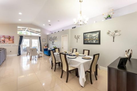 Villa ou maison à vendre à Miramar, Floride: 3 chambres, 168.62 m2 № 2004717 - photo 11