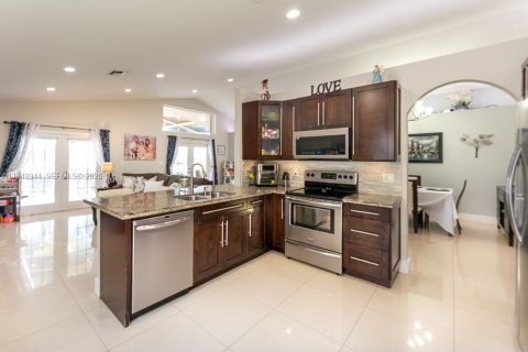 Villa ou maison à vendre à Miramar, Floride: 3 chambres, 168.62 m2 № 2004717 - photo 12