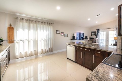 Villa ou maison à vendre à Miramar, Floride: 3 chambres, 168.62 m2 № 2004717 - photo 13