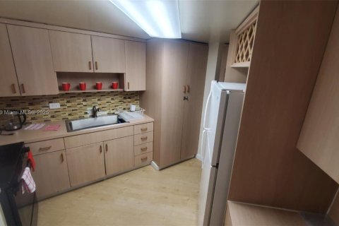 Copropriété à louer à Miami, Floride: 2 chambres, 91.97 m2 № 1921778 - photo 11