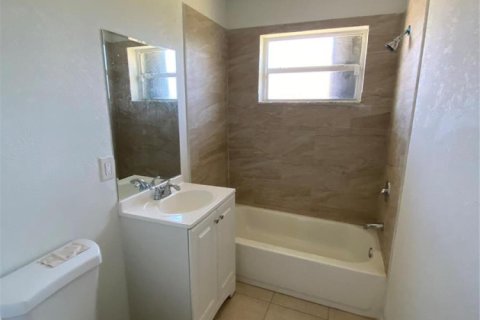 House in West Palm Beach, Florida 3 bedrooms, 125.6 sq.m. № 2182016 - photo 10