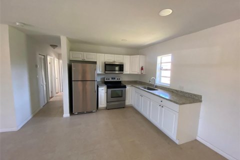 House in West Palm Beach, Florida 3 bedrooms, 125.6 sq.m. № 2182016 - photo 3