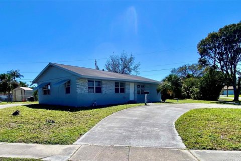 House in West Palm Beach, Florida 3 bedrooms, 125.6 sq.m. № 2182016