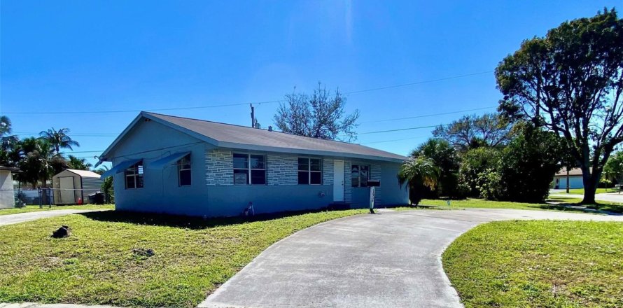 House in West Palm Beach, Florida 3 bedrooms, 125.6 sq.m. № 2182016